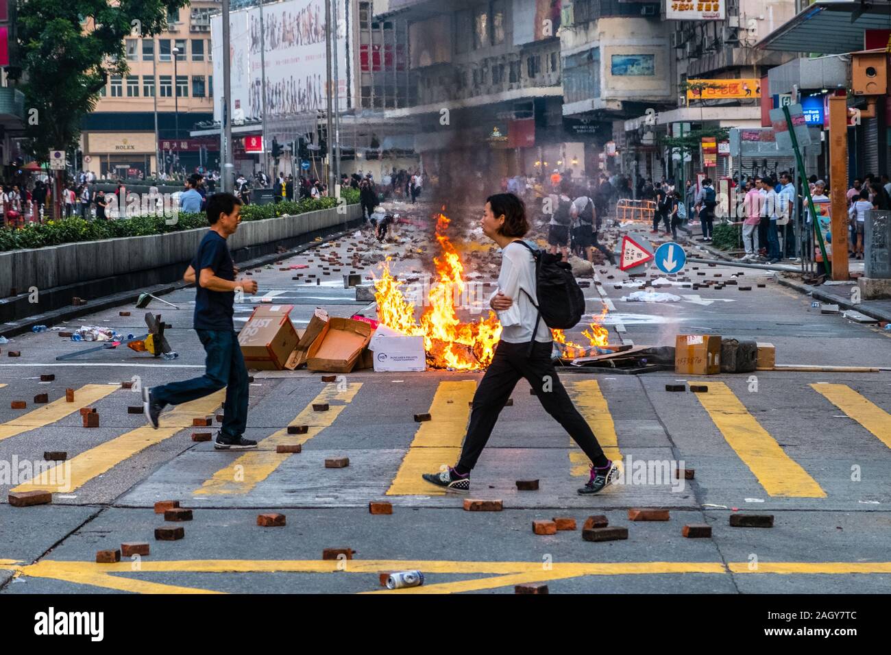 - Novembre 2019, HongKong : bloqué par route et feu sur la rue pendant les manifestations de HongKong 2019 Banque D'Images