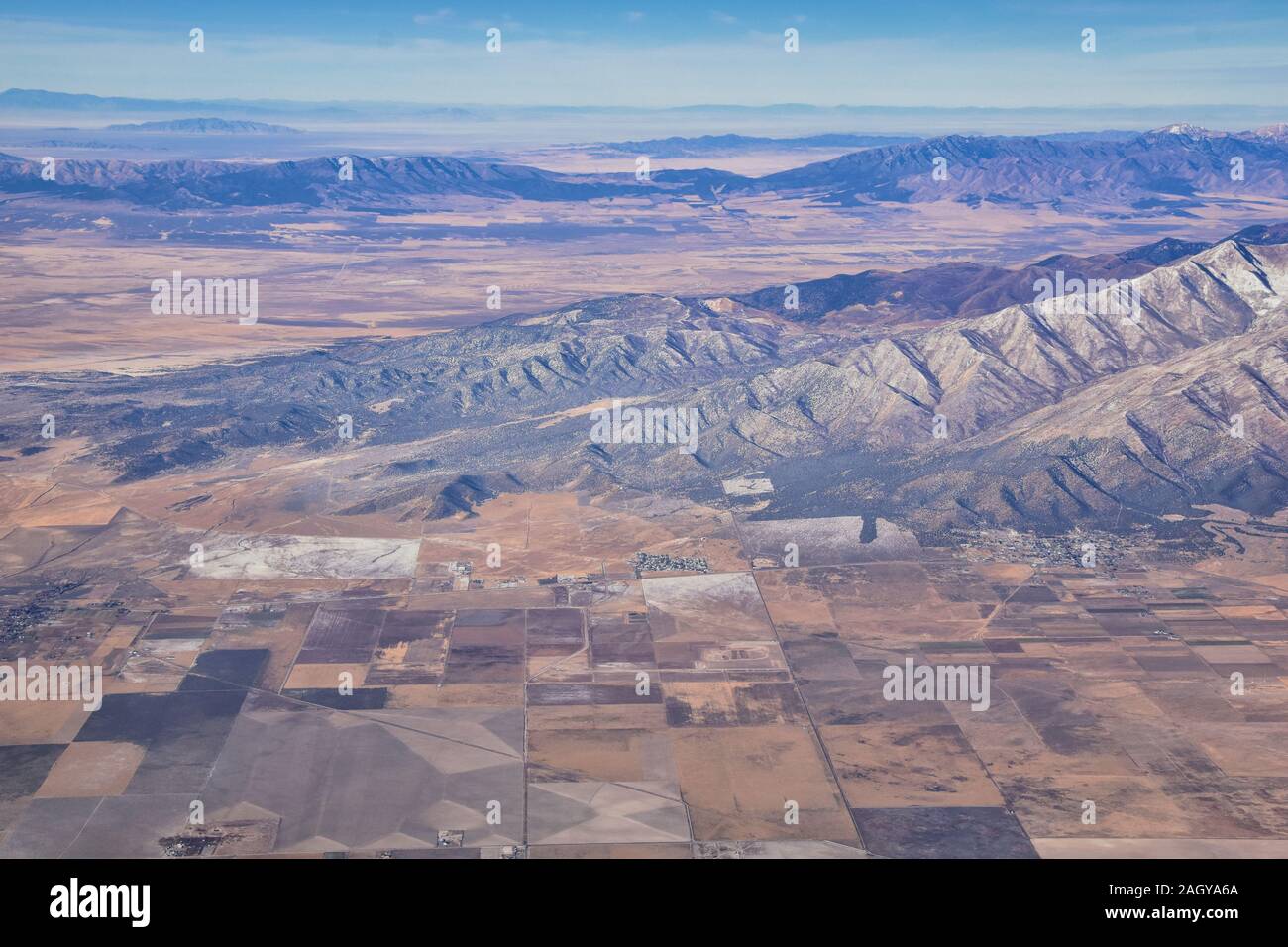 Montagnes Rocheuses, Oquirrh éventail des vues aériennes, Rock Wasatch Front de avion. South Jordan, West Valley, Magna et Herriman, par le Grand Lac Salé U Banque D'Images