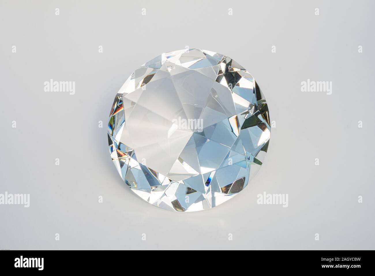 Diamant de verre isolé. Concept de luxe Banque D'Images