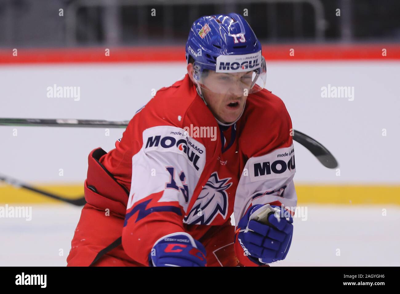 Trinec, République tchèque. Dec 22, 2019. Jakub Lauko (CZE) en action lors d'un match préliminaire La République tchèque contre la Slovaquie avant le championnat mondial junior 2020 Championnat du Monde de Hockey sur glace, à Trinec, en République tchèque, le dimanche, Décembre 22, 2019. Crédit : Petr Sznapka/CTK Photo/Alamy Live News Banque D'Images