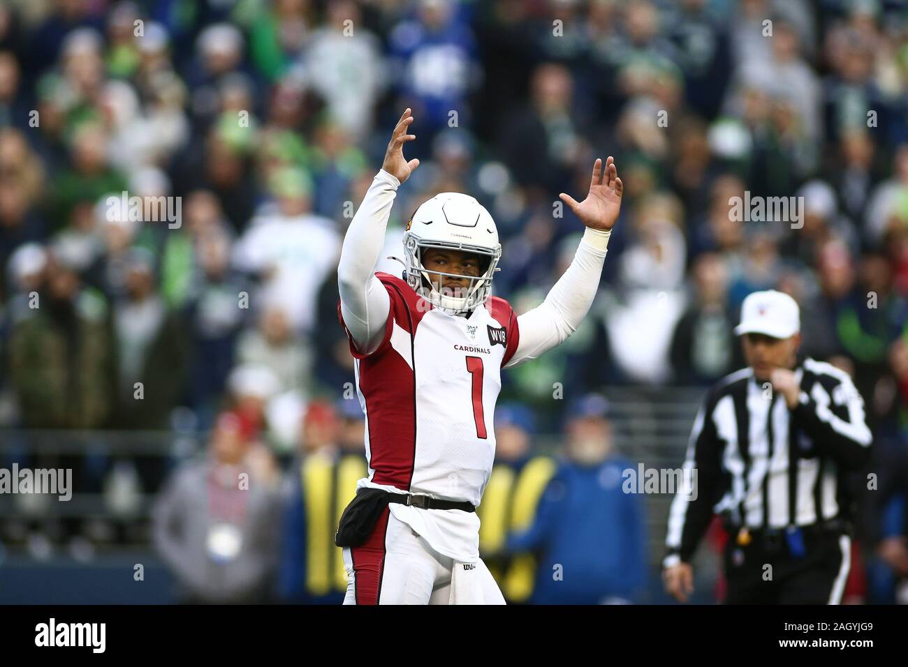 22 décembre 2019 : Arizona Cardinals quarterback Kyler Murray (1) célèbre un passe de touché à Arizona Cardinals wide receiver Larry Fitzgerald (11) à la fin du deuxième trimestre. L'appel sur le terrain s'est inversée après la lecture. Sean Brown/CSM Banque D'Images