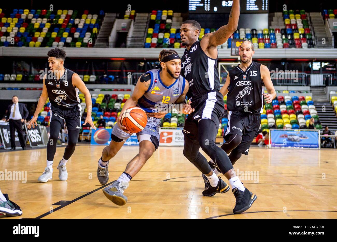 Londres, Royaume-Uni. Dec 22, 2019. Mackey McKnight de B Braun Sheffield lecteurs requins avant avec ballon au cours de la BBL Championship match entre Londres et Sheffield Lions requins à la boîte de cuivre Arena, London, Royaume-Uni le 22 décembre 2019. Photo par Phil Hutchinson. Usage éditorial uniquement, licence requise pour un usage commercial. Aucune utilisation de pari, de jeux ou d'un seul club/ligue/dvd publications. Credit : UK Sports Photos Ltd/Alamy Live News Banque D'Images