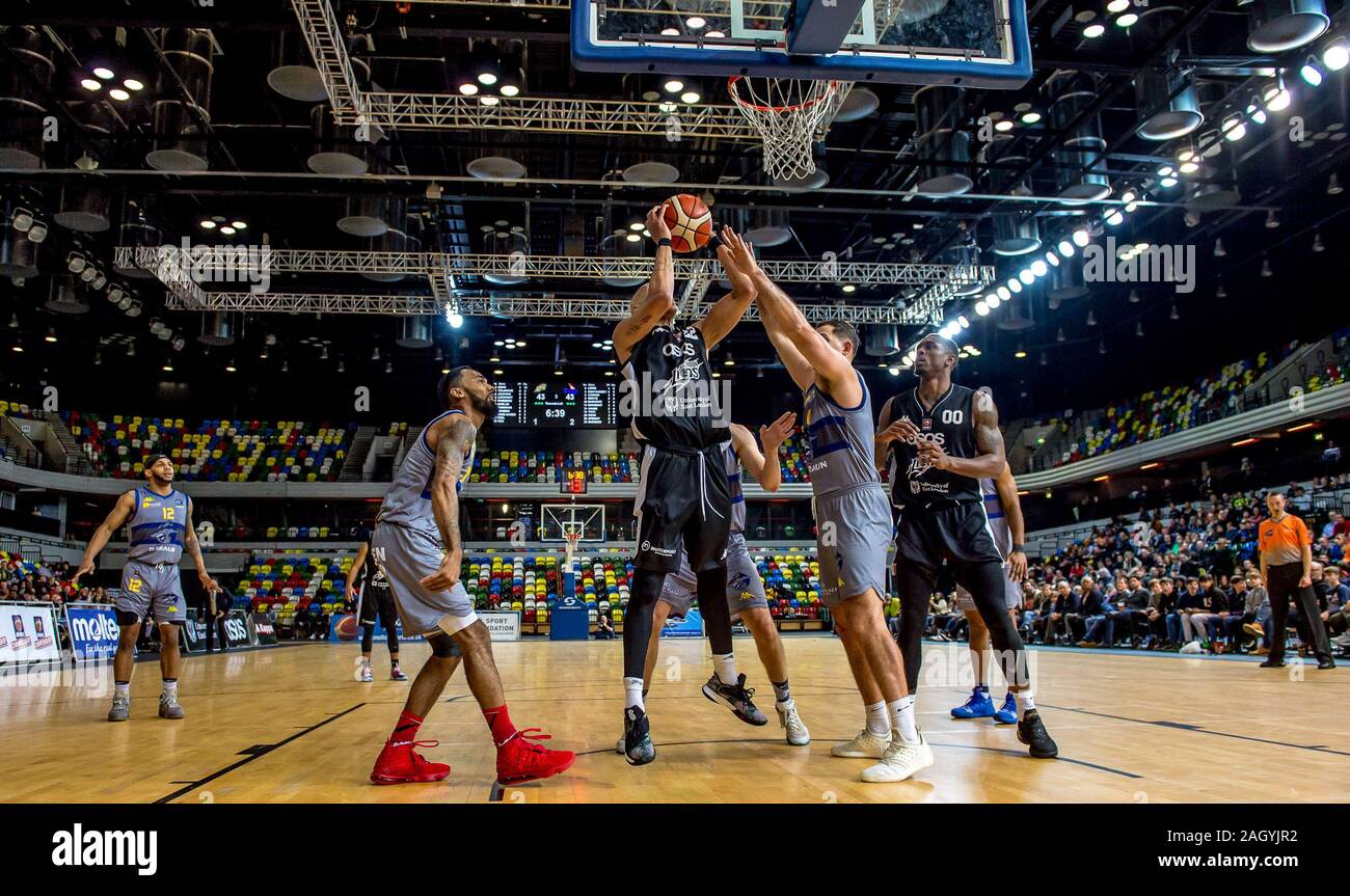 Londres, Royaume-Uni. Dec 22, 2019. Peel Brandon de Londres se prépare à tirer sur les Lions au cours de la BBL Championship match entre Londres et Sheffield Lions requins à la boîte de cuivre Arena, London, Royaume-Uni le 22 décembre 2019. Photo par Phil Hutchinson. Usage éditorial uniquement, licence requise pour un usage commercial. Aucune utilisation de pari, de jeux ou d'un seul club/ligue/dvd publications. Credit : UK Sports Photos Ltd/Alamy Live News Banque D'Images