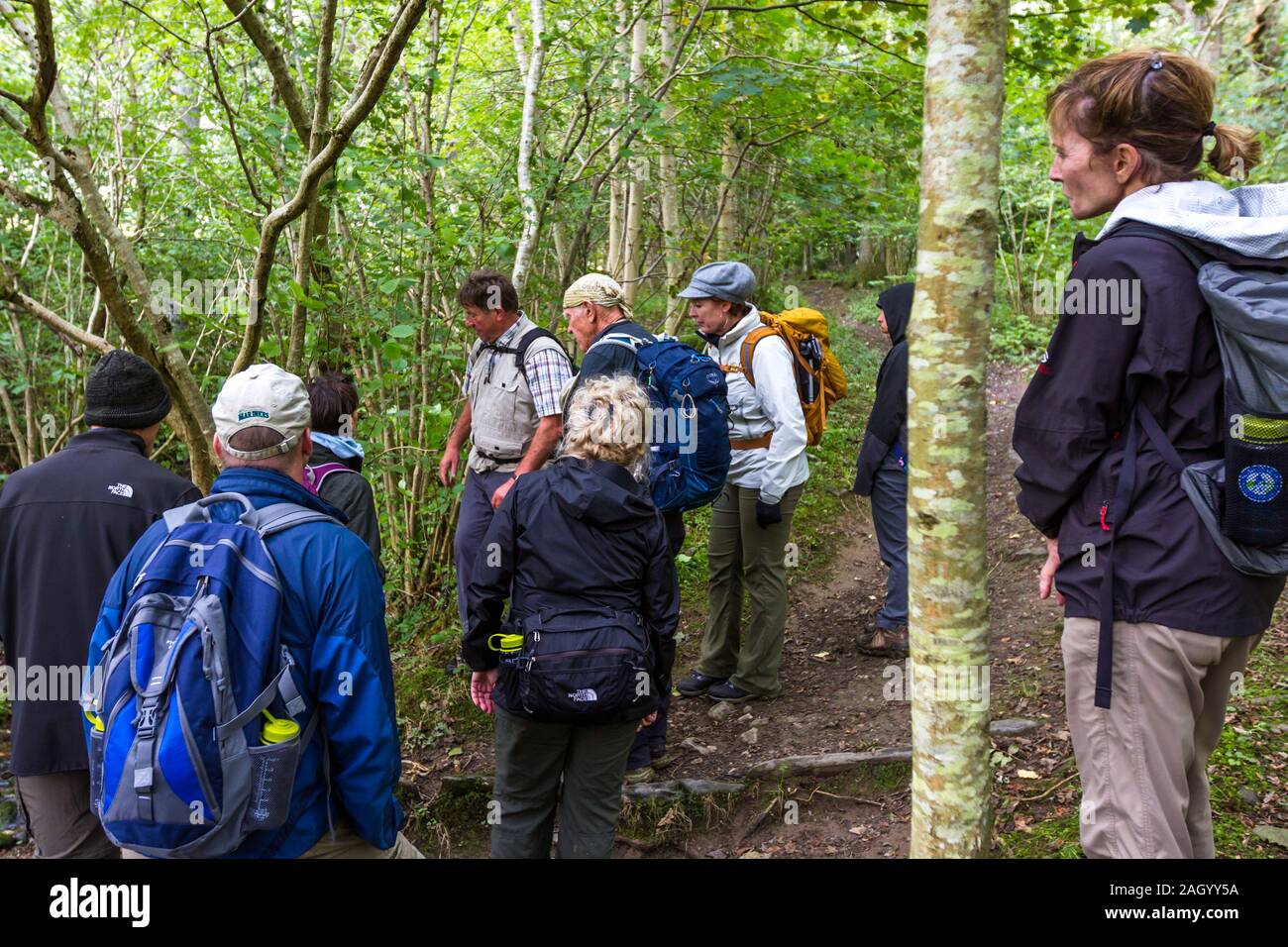 Le Perthshire en Écosse - 11 septembre 2019 : marche guide expliquant la culture écossaise à un groupe de touristes dans les Highlands écossais, UK 11 Septembre 2 Banque D'Images