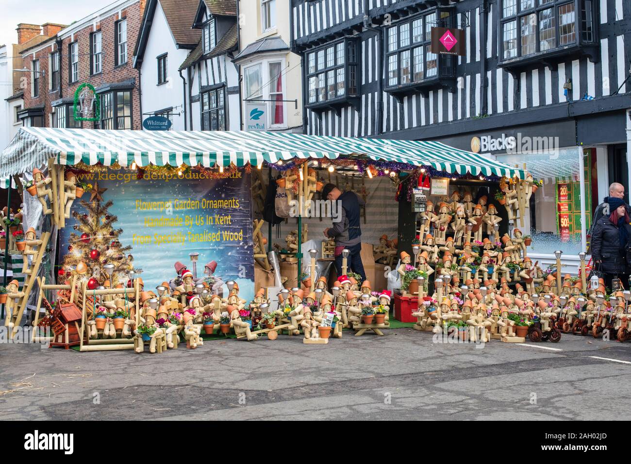 Ornement de jardin pot décroche à un marché de Noël victorien. Stratford Upon Avon, Warwickshire, Angleterre Banque D'Images