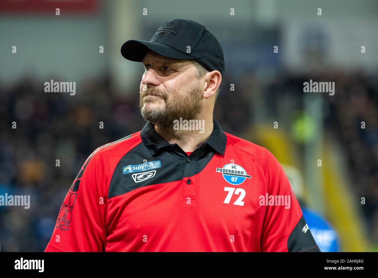 Steffen BAUMGART (entraîneur, PB), demi-longueur, portrait 1.Bundesliga football, 17e journée, le SC Paderborn 07 (PB) - l'Eintracht Francfort (F) 2 : 1, le 22 décembre 2019 à Paderborn (Allemagne). ¬ | conditions dans le monde entier Banque D'Images