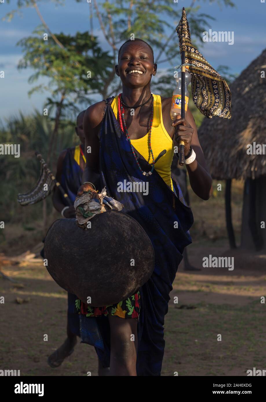 Les femmes de la tribu Mundari célébrer un mariage, l'Équatoria central, Terekeka, au Soudan du Sud Banque D'Images