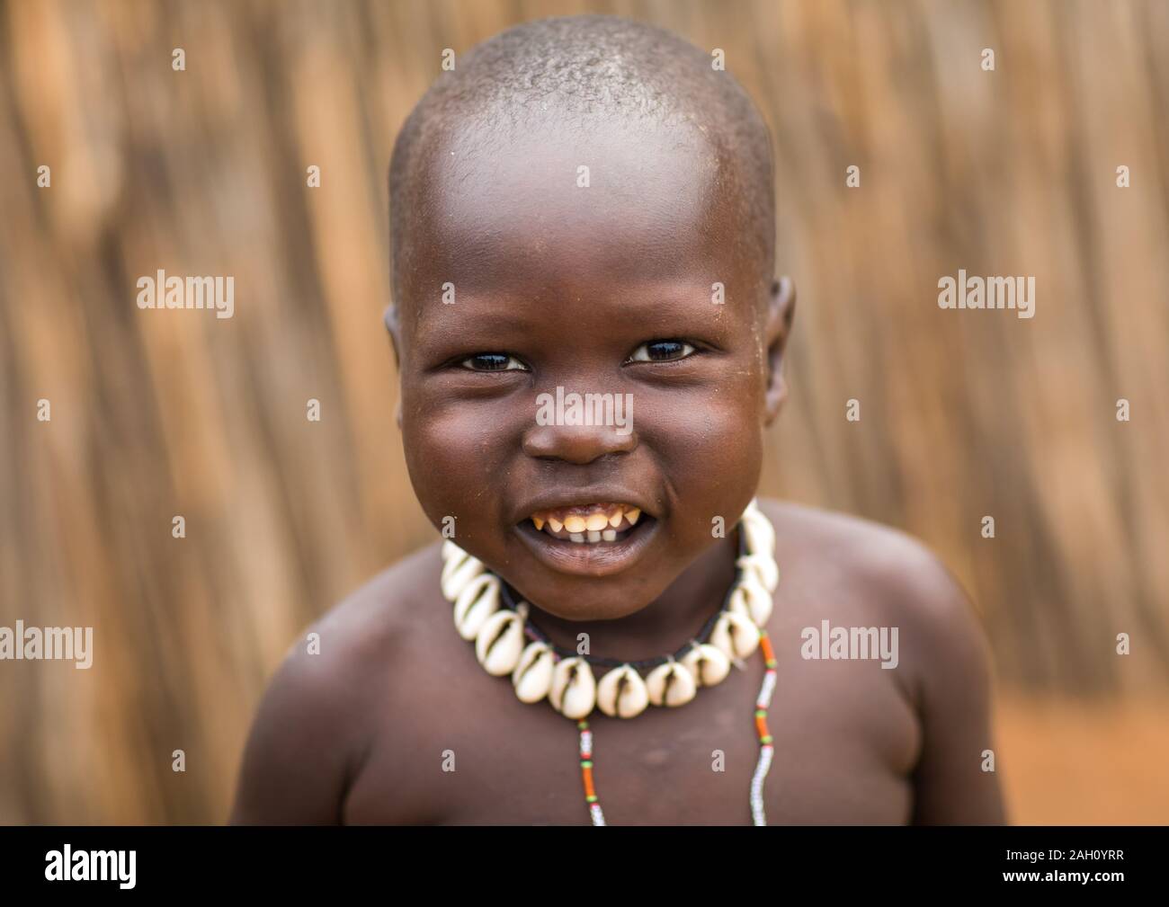 Portrait of a smiling Larim tribe boy, Boya, montagnes Imatong, au Soudan du Sud Banque D'Images