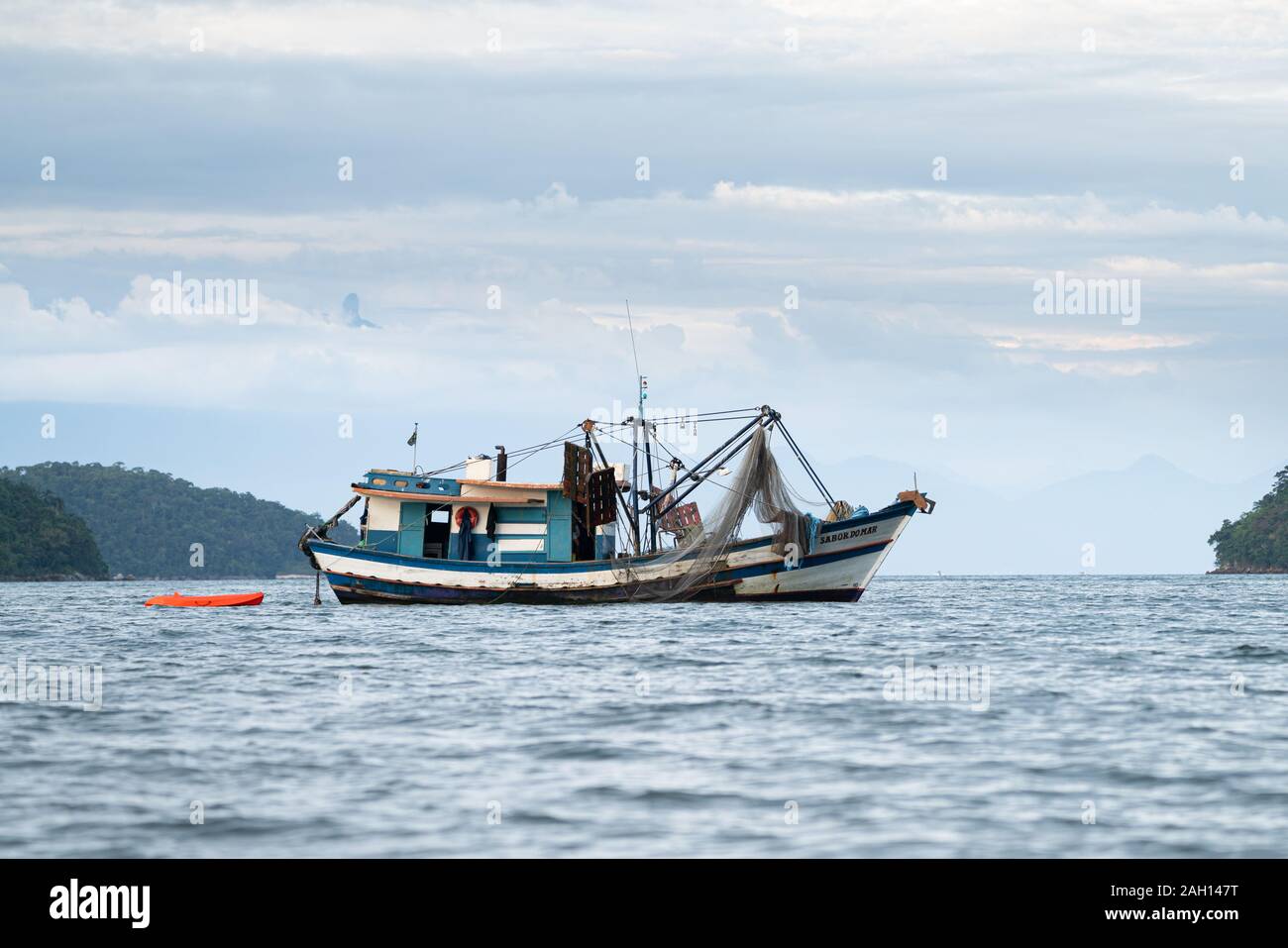 Un chalutier de crevettes de Paraty, RJ, Brésil Banque D'Images