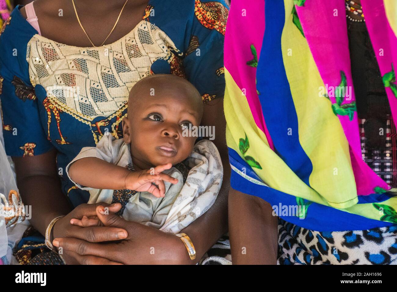 Bebe Africain Chale Bebe En Sante Benin Clinique De Vaccination Photo Stock Alamy