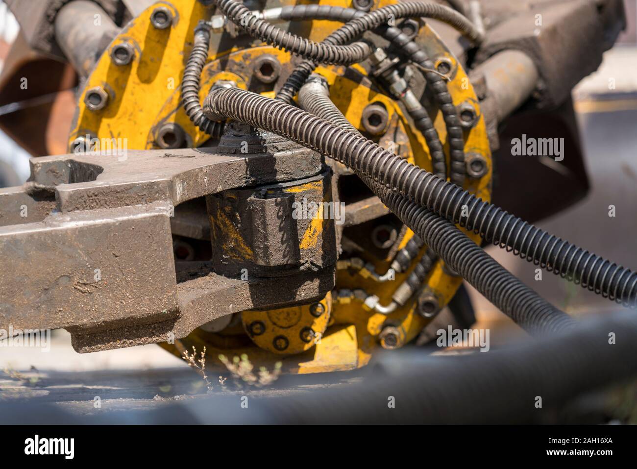 Vue rapprochée des flexibles hydrauliques d'une machine Banque D'Images