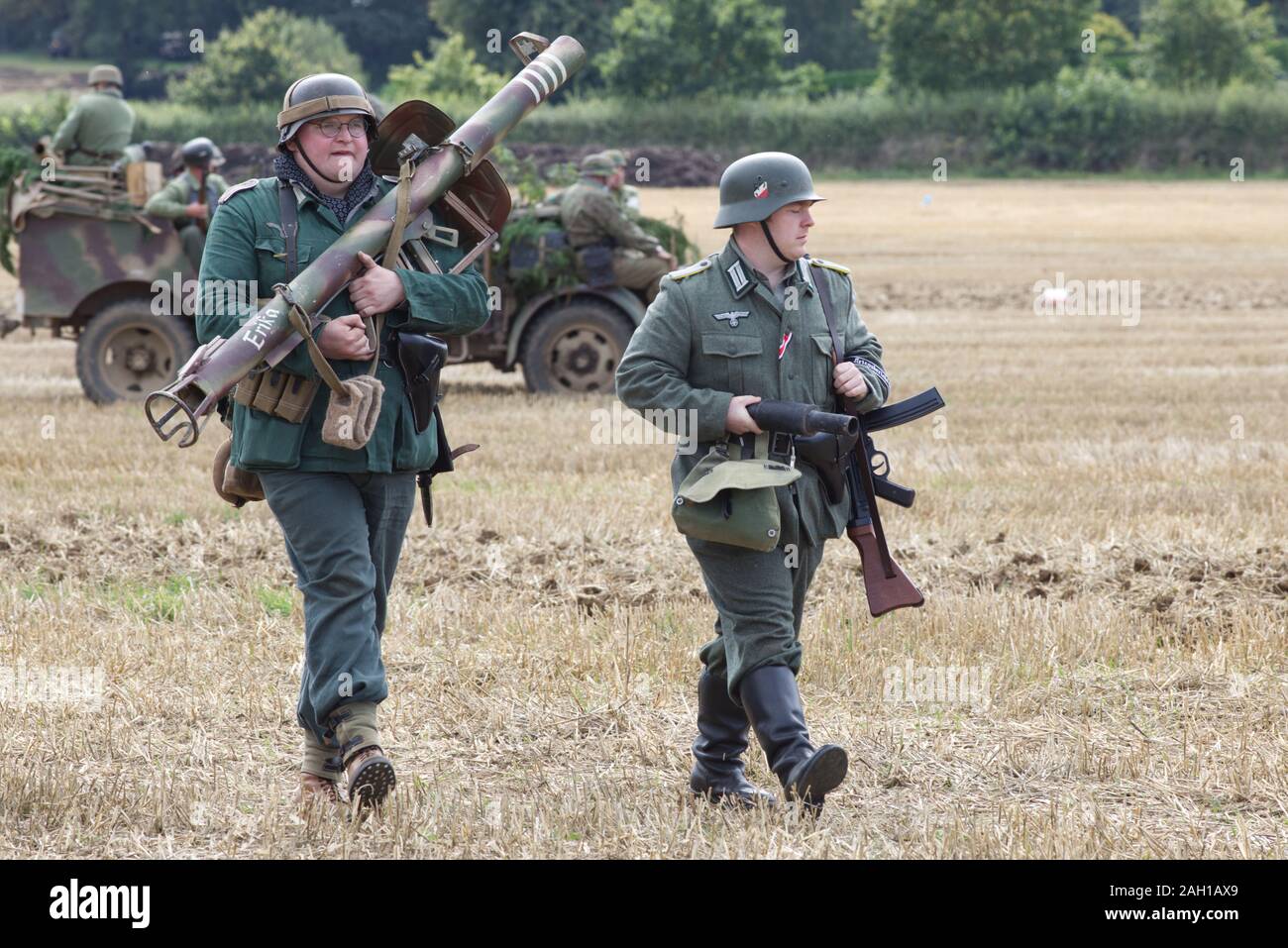 De reconstitution de la seconde guerre mondiale, les soldats allemands sur le champ de bataille, la bataille d'Angleterre. Banque D'Images