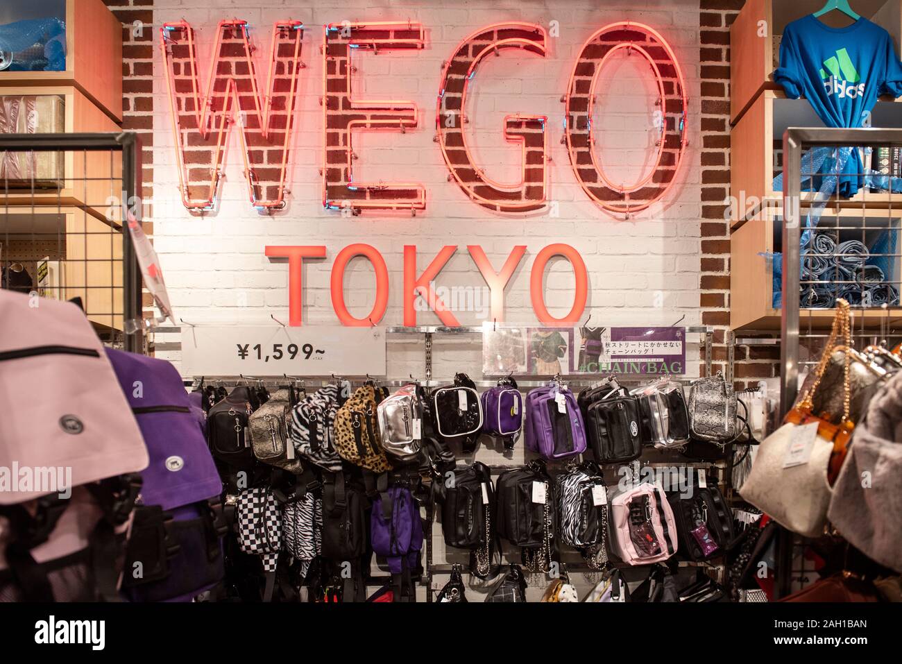 Marque de vêtements de mode japonaise Wego store vu à Tokyo Photo Stock -  Alamy