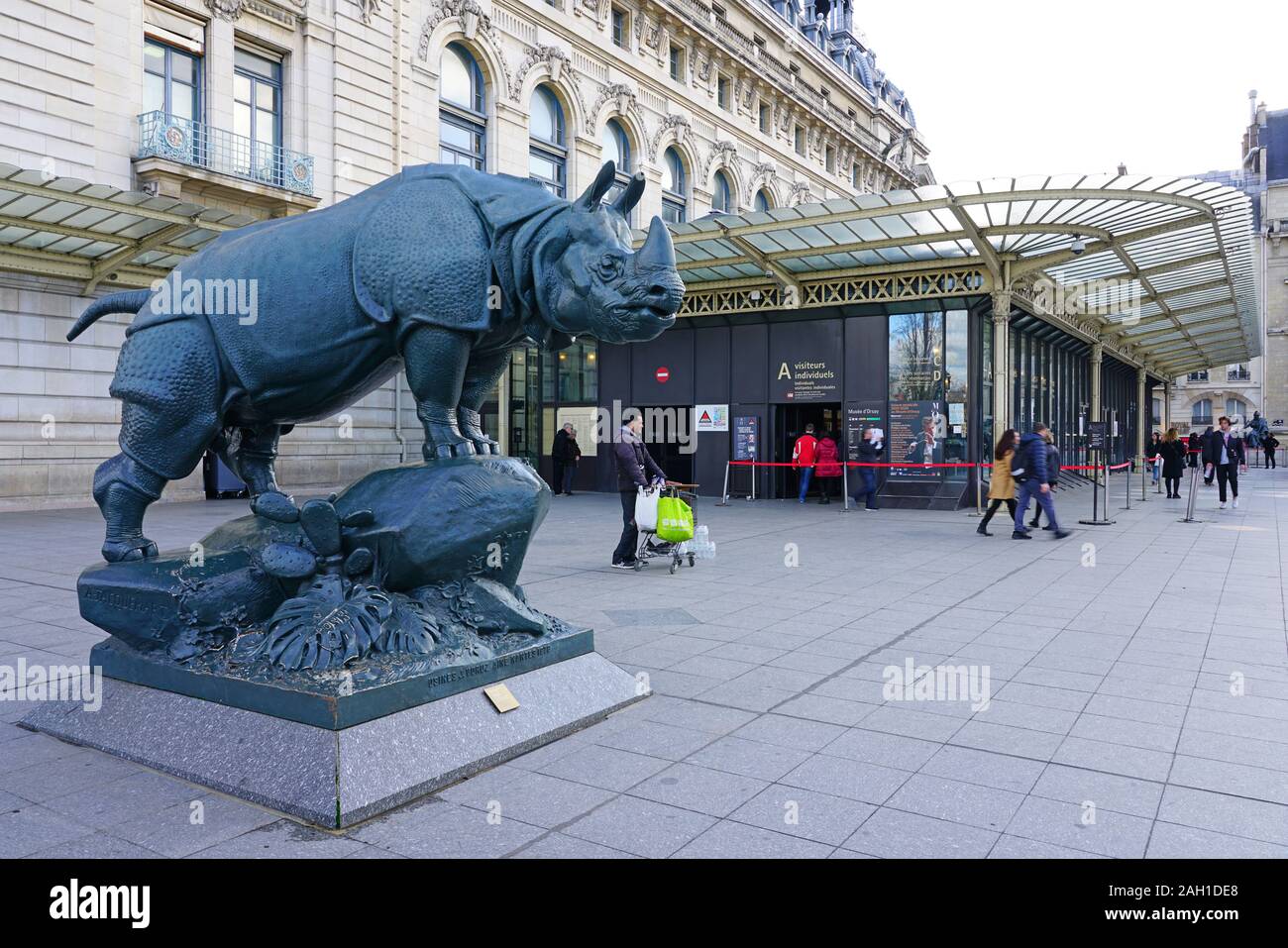 PARIS, FRANCE - 20 MAI 2019- situé dans l'ancienne gare d'Orsay à Paris, le Musée d'Orsay musée possède la plus grande collection d'impressi Banque D'Images