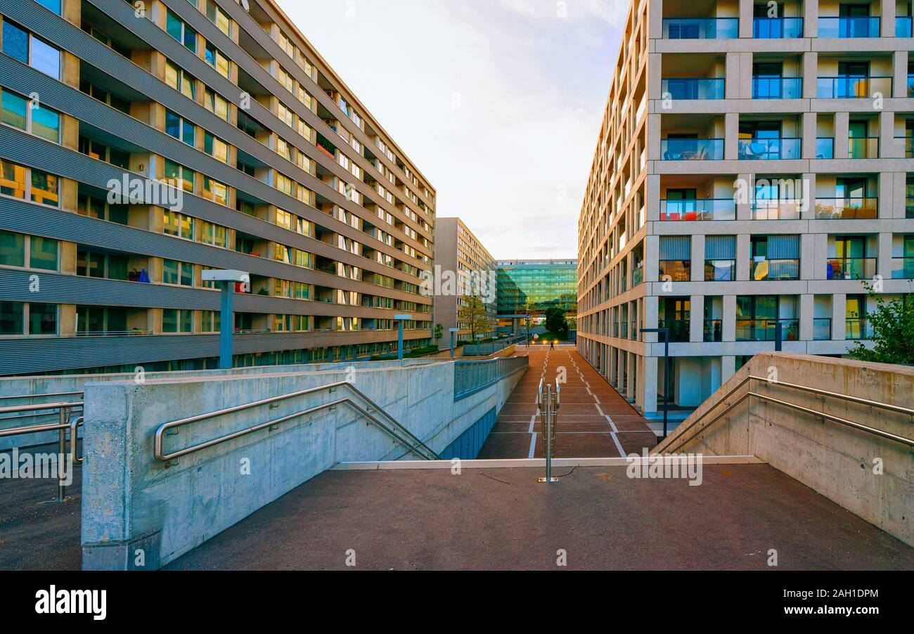 Appartement résidentiel moderne avec télévision extérieur du bâtiment à Vienne reflex Banque D'Images