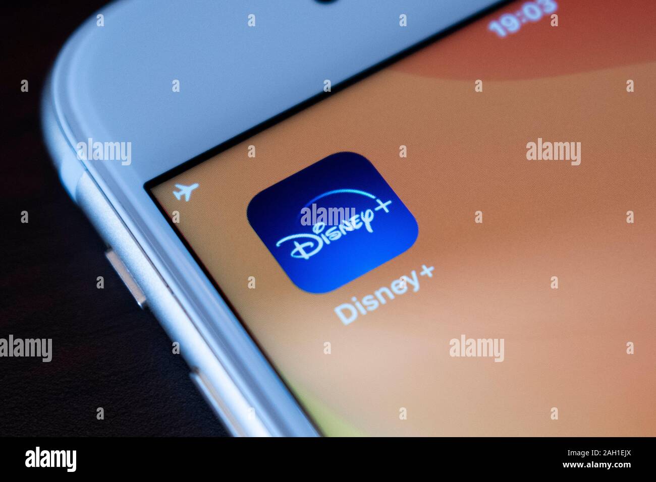 BUENOS AIRES, ARGENTINE - le 20 décembre 2019 : Disney + app sur iOS disponible en téléchargement Banque D'Images