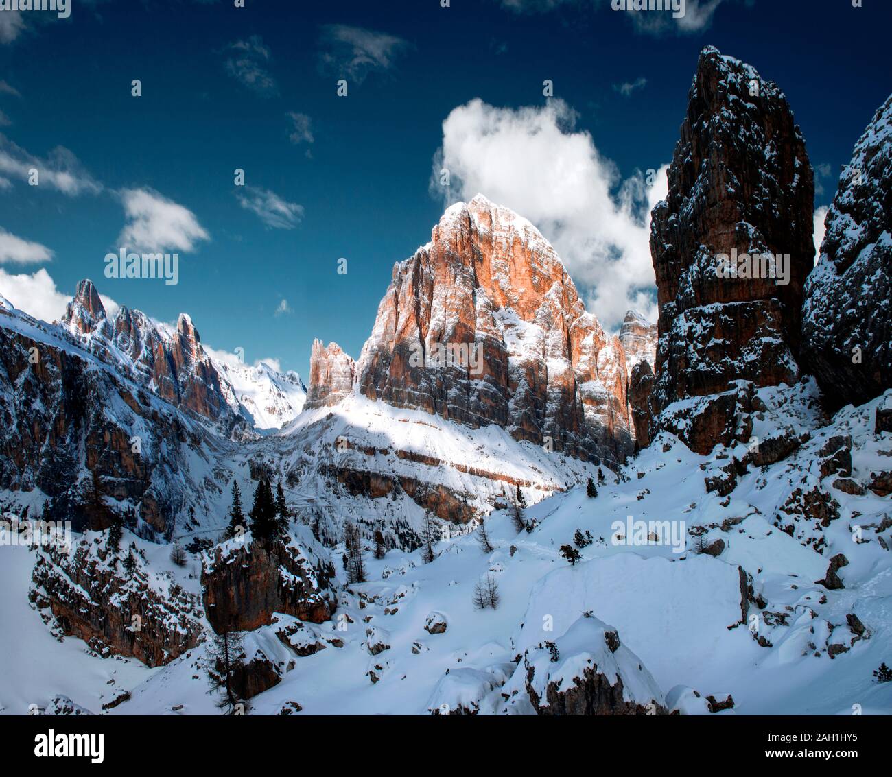 Belles montagnes dans les Dolomites Banque D'Images