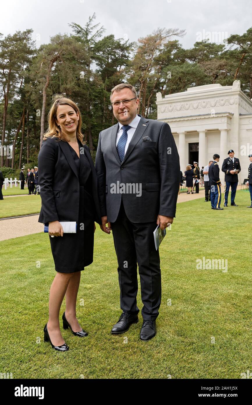 Mme Yale Lempert, l'ambassade américaine de Londres avec l'Ambassadeur Slovaque Lubomir Rehak à l'American Cemetery Memorial Day Service le Dimanche du souvenir 2019 Banque D'Images