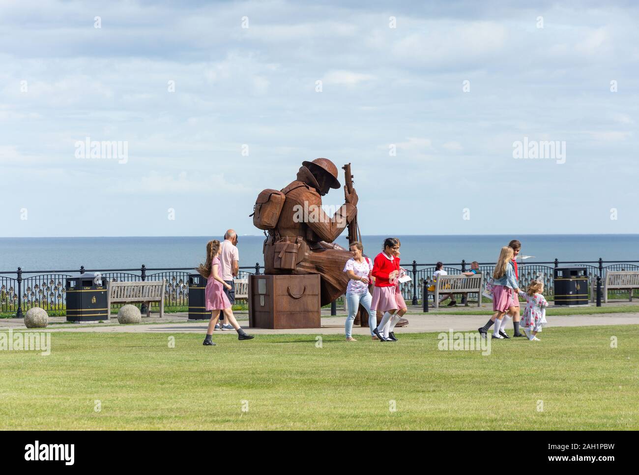 'Tommy' statue sur l'estran, Seaham, County Durham, England, United Kingdom Banque D'Images