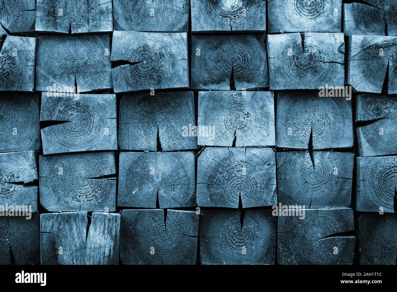 Bleu foncé conseils d'anciens bois, plancher rugueux. De forme carré. La surface du mur en bois. La texture du motif naturel Banque D'Images