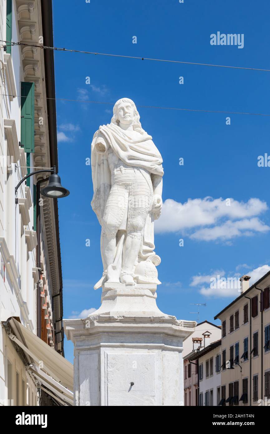 Statue d'Antonio Grimani, Piazza Grande, Palmanova, Friuli Venezia Giulia, Italie Banque D'Images