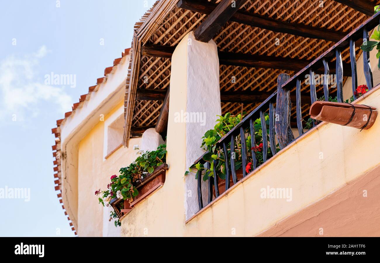 Balcon de maison résidentielle à Porto Cervo reflex Banque D'Images