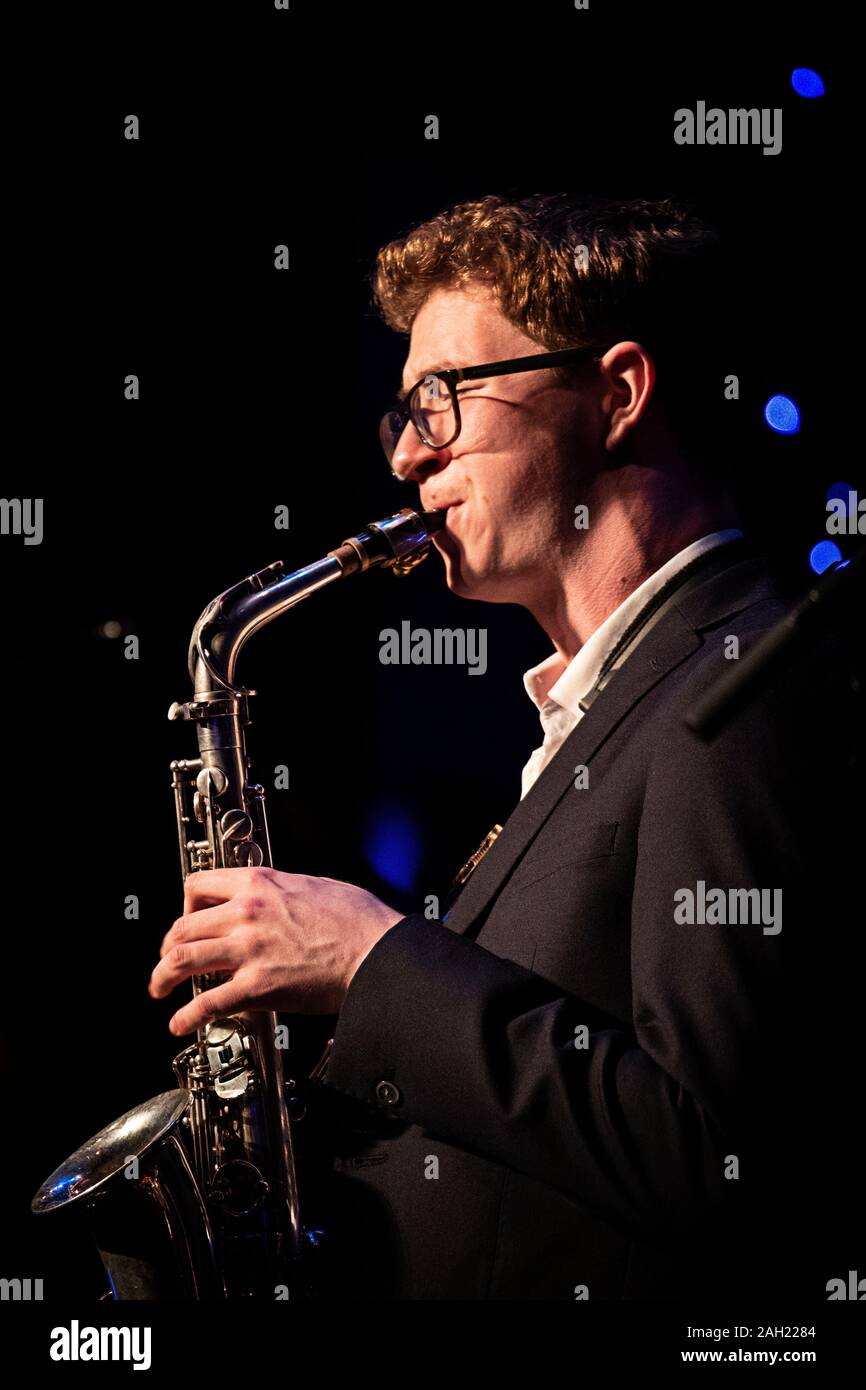 Sean Payne joue du saxophone alto avec Clark Tracey quintet Jazz Festival 2019, Scarborough Banque D'Images