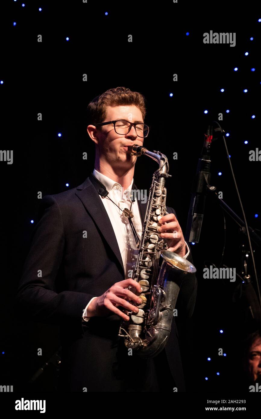Sean Payne joue du saxophone alto avec Clark Tracey quintet Jazz Festival 2019, Scarborough Banque D'Images