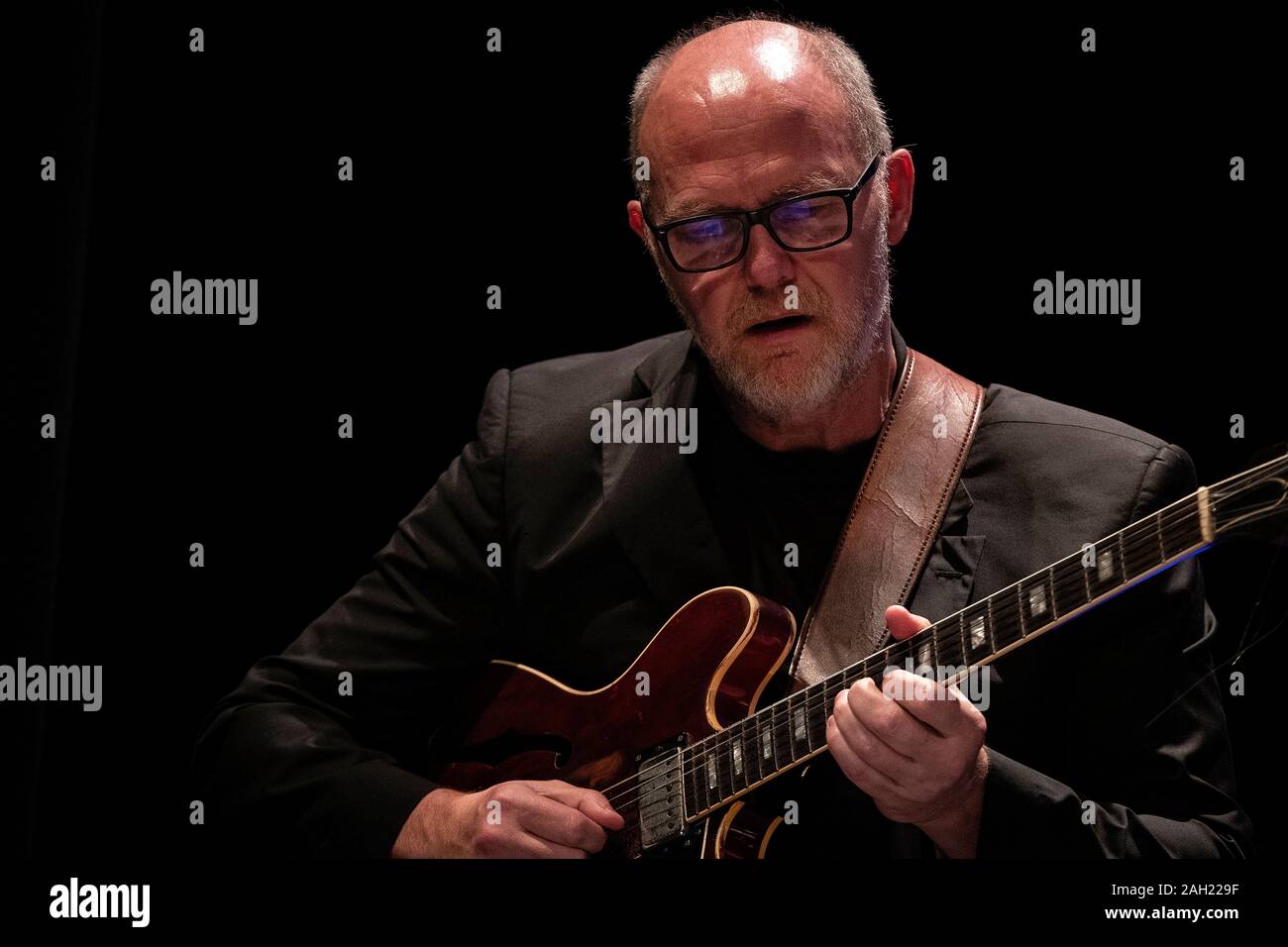 Mike Walker à la guitare solo, Scarborough Jazz Festival 2019 Banque D'Images