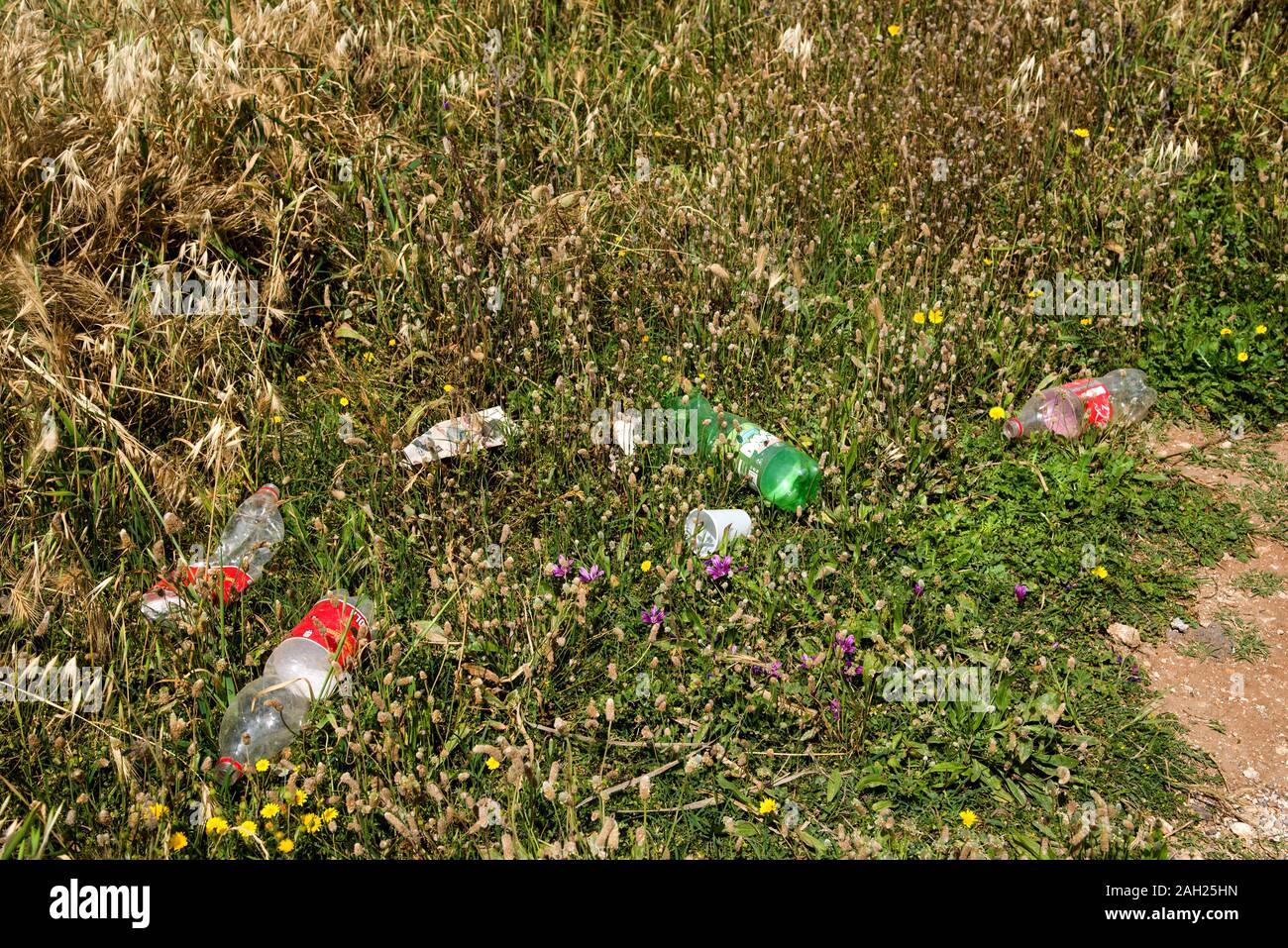 Italie ,Noto (SR) 06 mai 2019 : la pollution de la plage, le plastique et les déchets de Mediterraneo sur la plage Banque D'Images