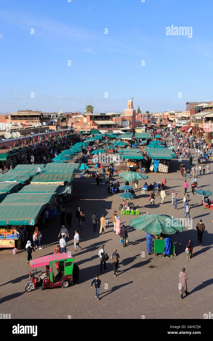 La place Jemaa el Fna (place Djema Djemaa Fnaa), UNESCO World Heritage Site, Marrakech, Marrakech, Maroc, Afrique du Nord Banque D'Images