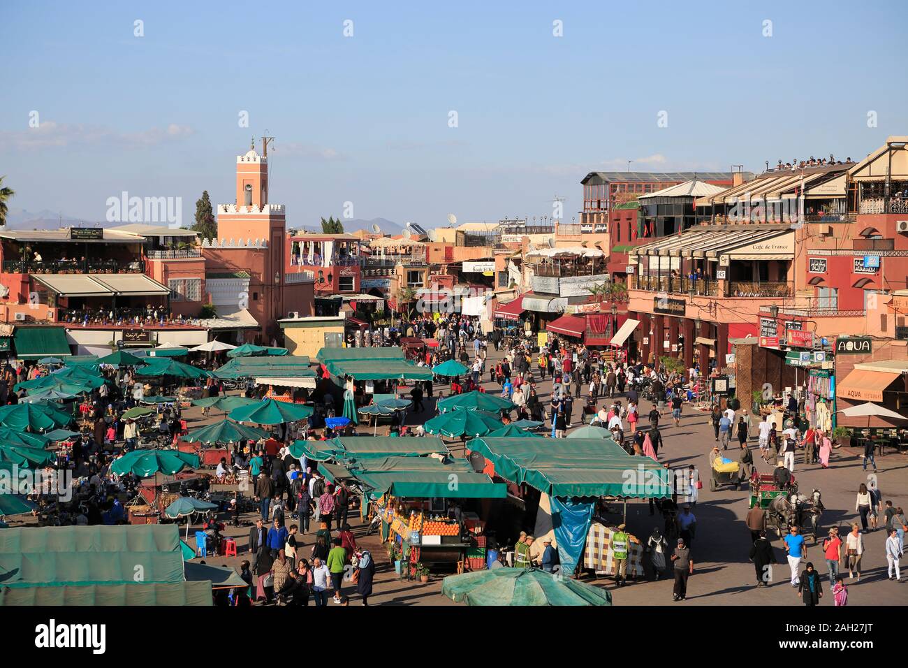 La place Jemaa el Fna (place Djema Djemaa Fnaa), UNESCO World Heritage Site, Marrakech, Marrakech, Maroc, Afrique du Nord Banque D'Images