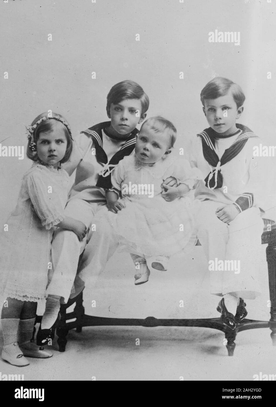 Date : 1910-1915 - Prince Gustaf Adolf - Prince Sigvard & Prince Bertil de Suède et la Princesse Ingrid Banque D'Images