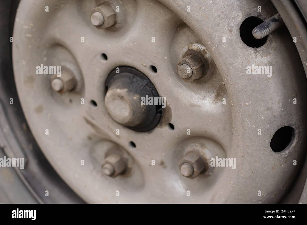 Chapeau de moyeu voiture cassée Photo Stock - Alamy