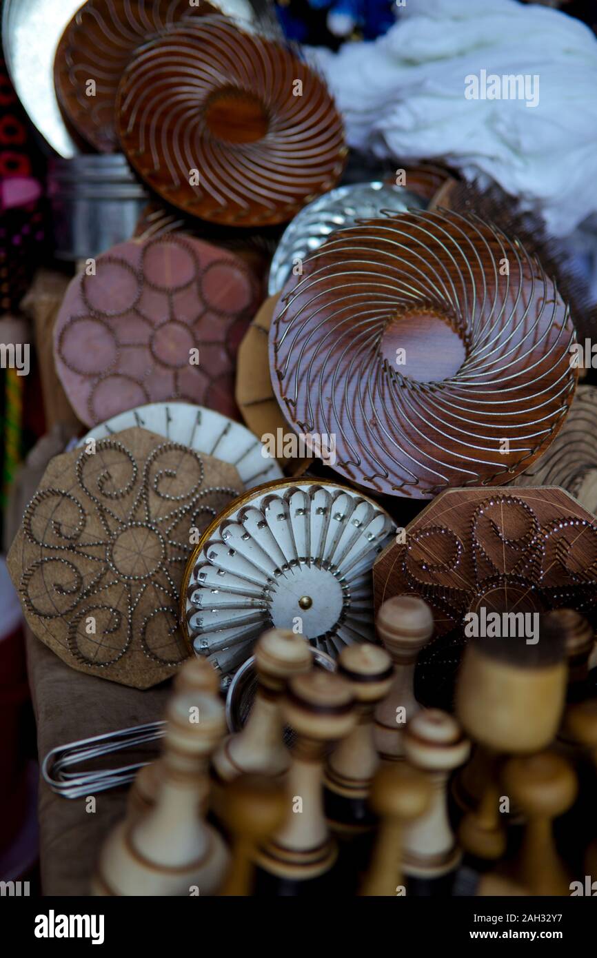 Outils en bois utilisé pour faire du pain au Kirghizstan Banque D'Images