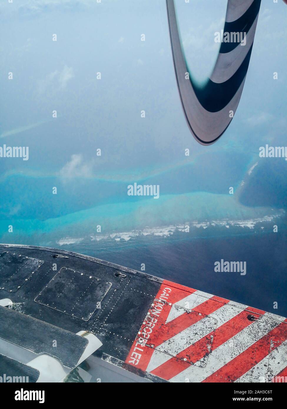 Vol avec l'hydravion au Maldives Banque D'Images