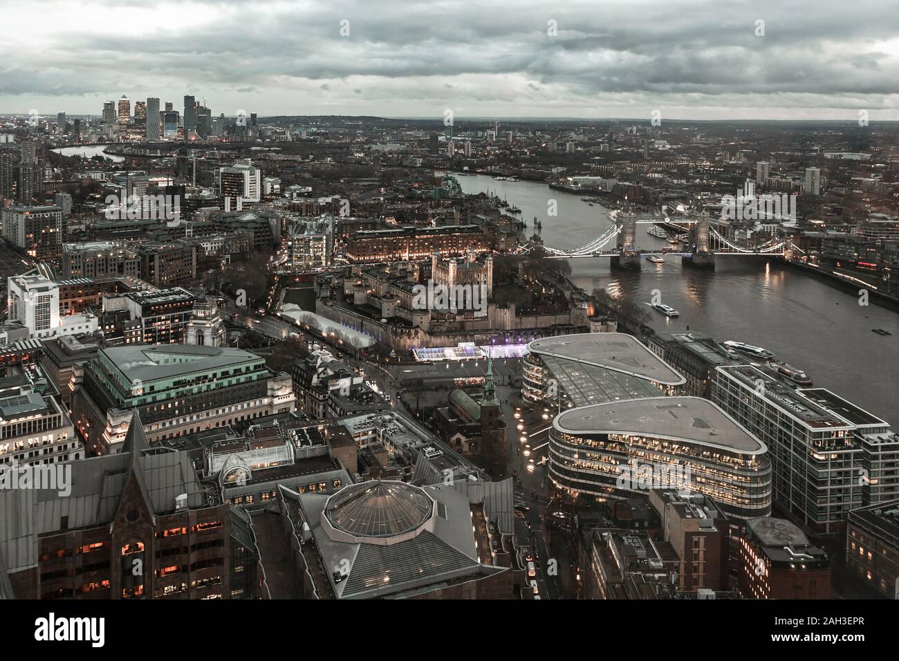 Vue du ciel Gardens (Londres) - avec la Tamise Tower Bridge et de Docklands Banque D'Images