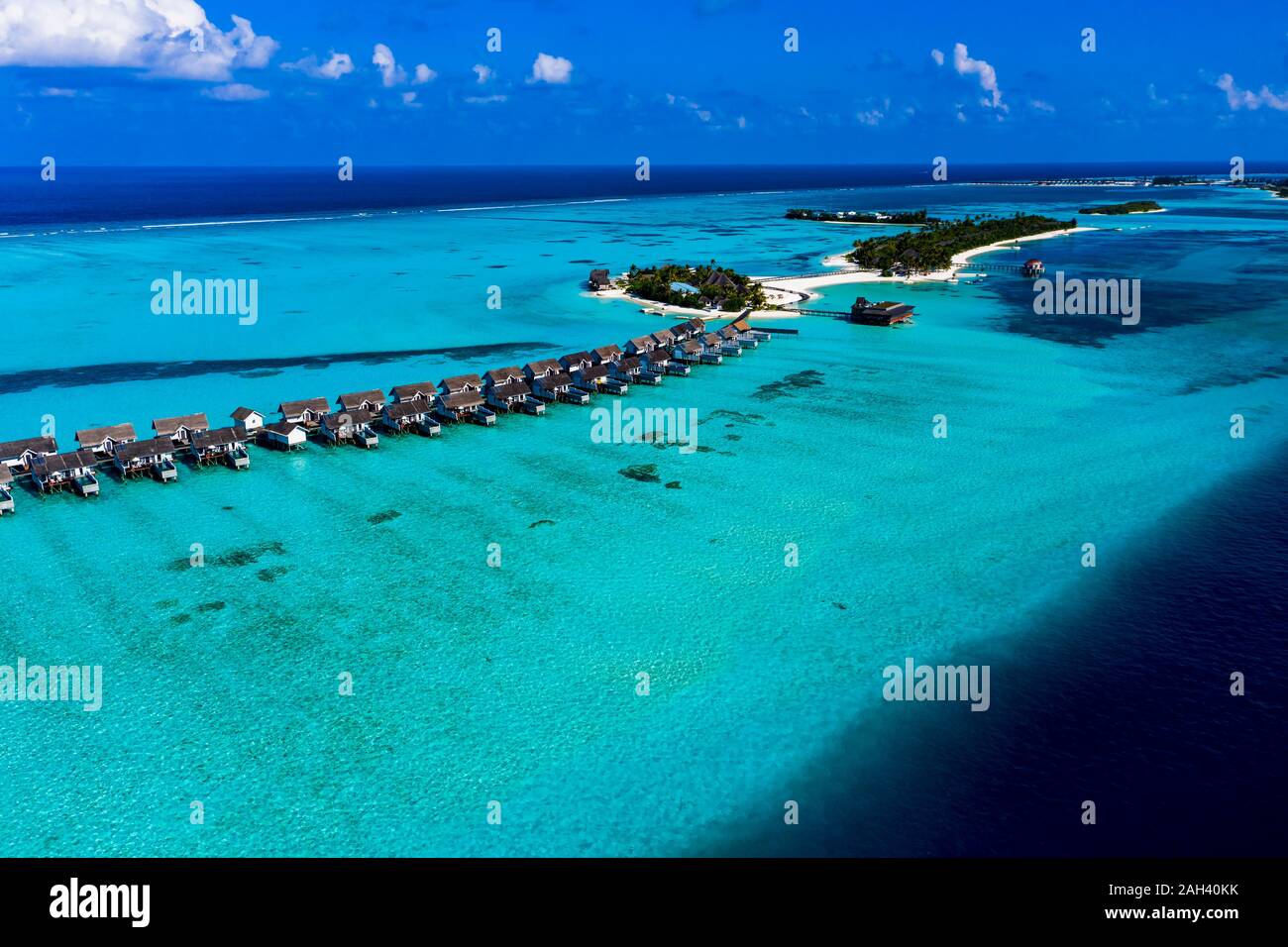 South Male Atoll, Maldives, Atoll de Kaafu, vue aérienne de bungalows sur mer Banque D'Images