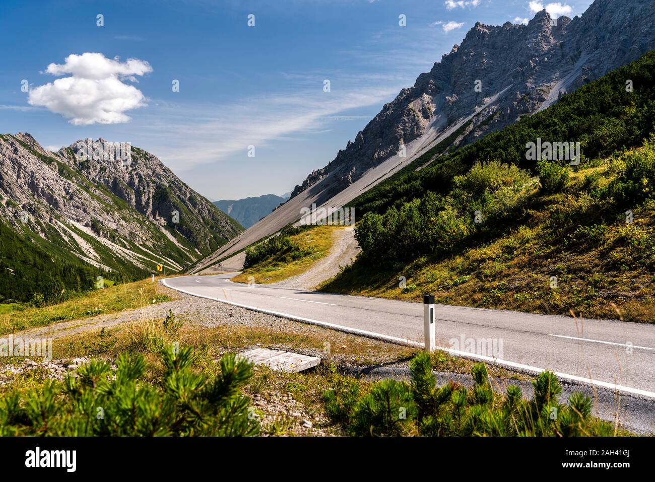 Autriche, Tyrol, route sinueuse dans Hahntennjoch col Banque D'Images