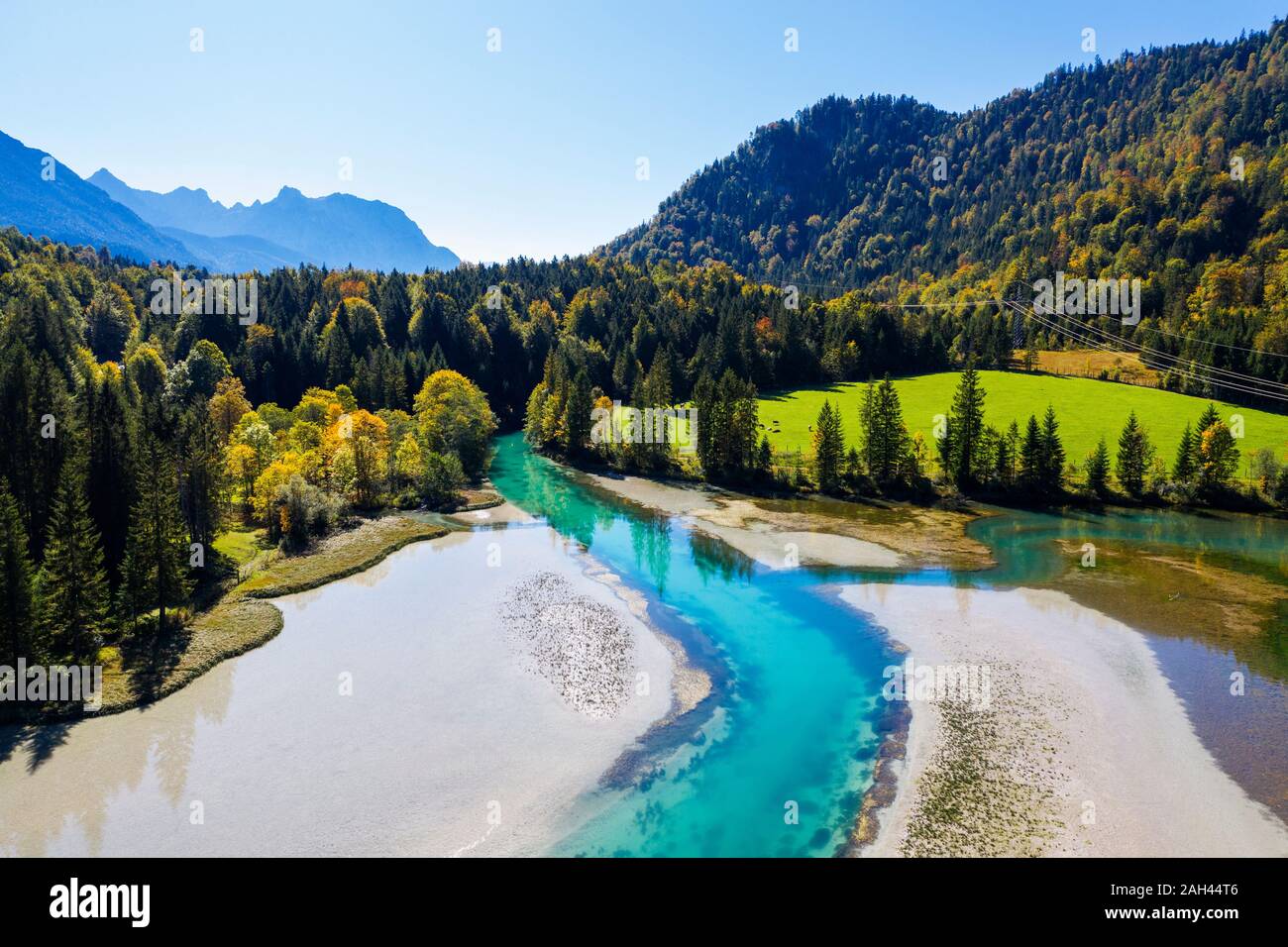 Germany, Bavaria, Wallgau, vue panoramique sur Sachensee réservoir sur Canal Obernach Banque D'Images