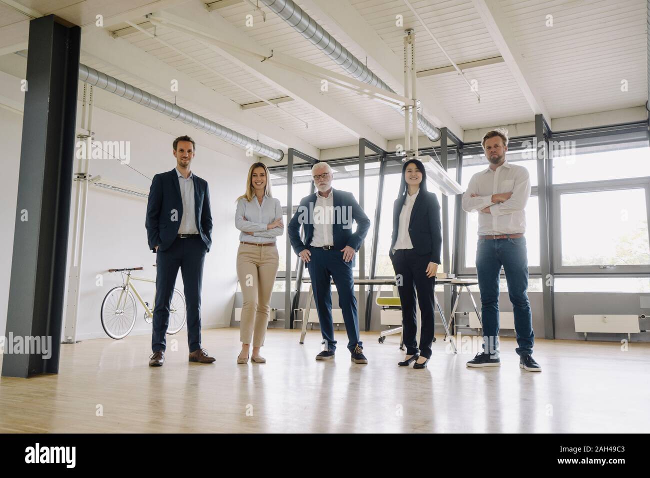 Portrait of business people in office Banque D'Images