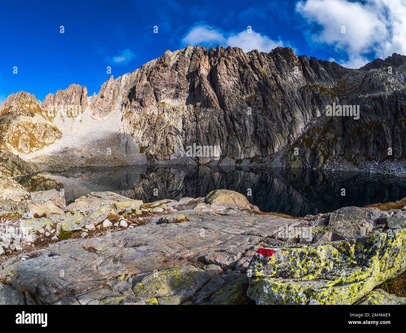 Lac de montagne à Cima d'Asta, Mantova, ITALIE Trentin, Alpes Banque D'Images