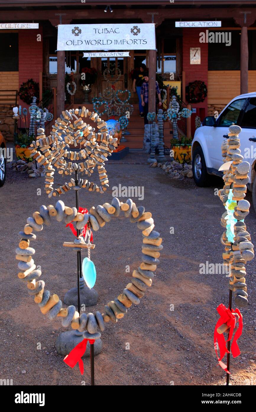 Bijoux en pierre sur l'affichage à l'extérieur de l'Ancien Monde, les importations dans le centre-ville de Tubac Arizona Banque D'Images