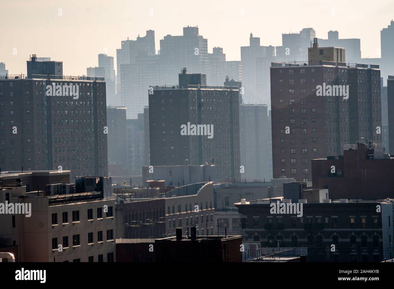 Valeurs d'immeubles à appartements dans le quartier de Harlem à New York vu le Dimanche, Décembre 22, 2019. (© Richard B. Levine) Banque D'Images