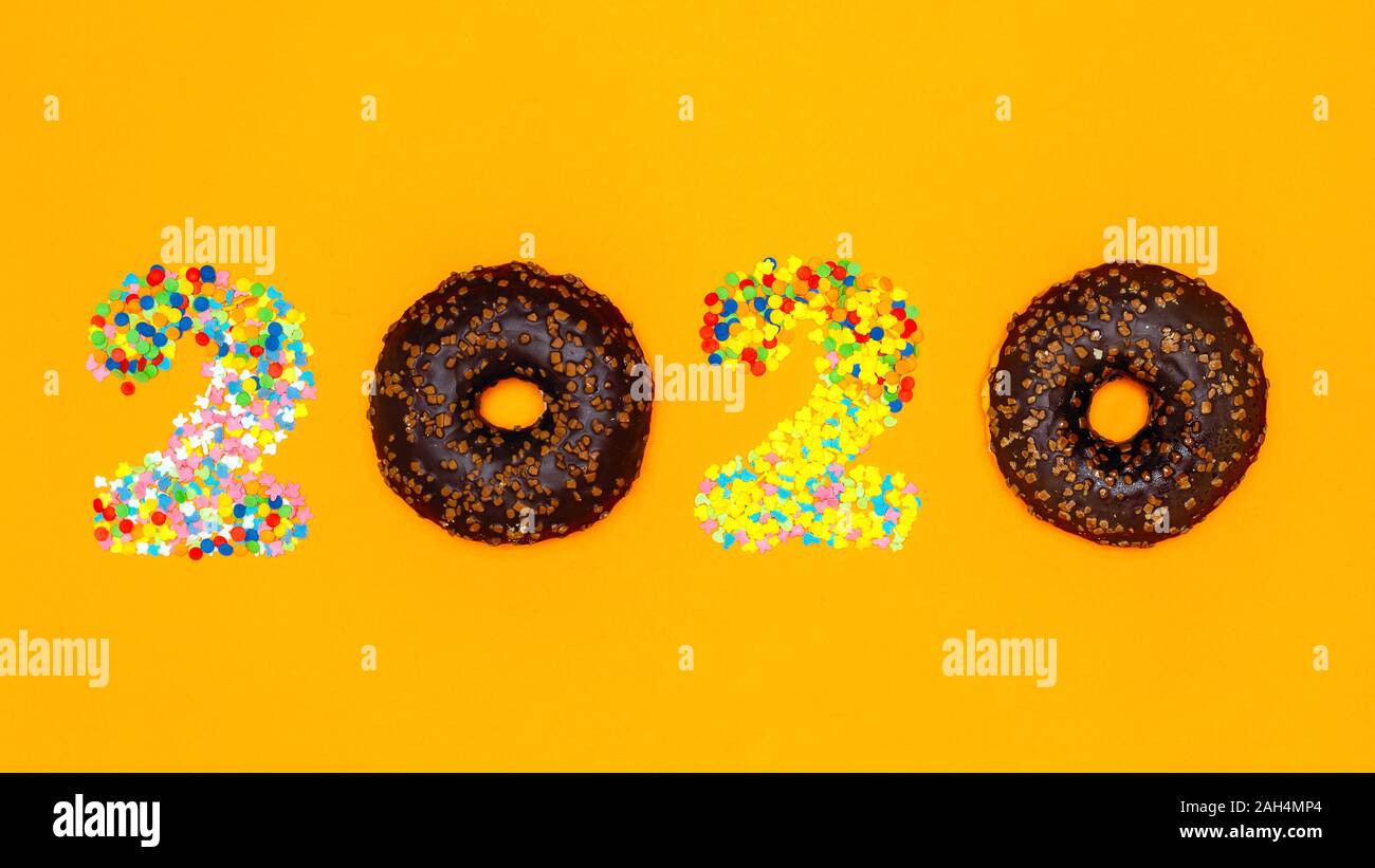 Concept alimentaire 2020 faites de donuts et de confiseries Nutrifer. Banner Banque D'Images