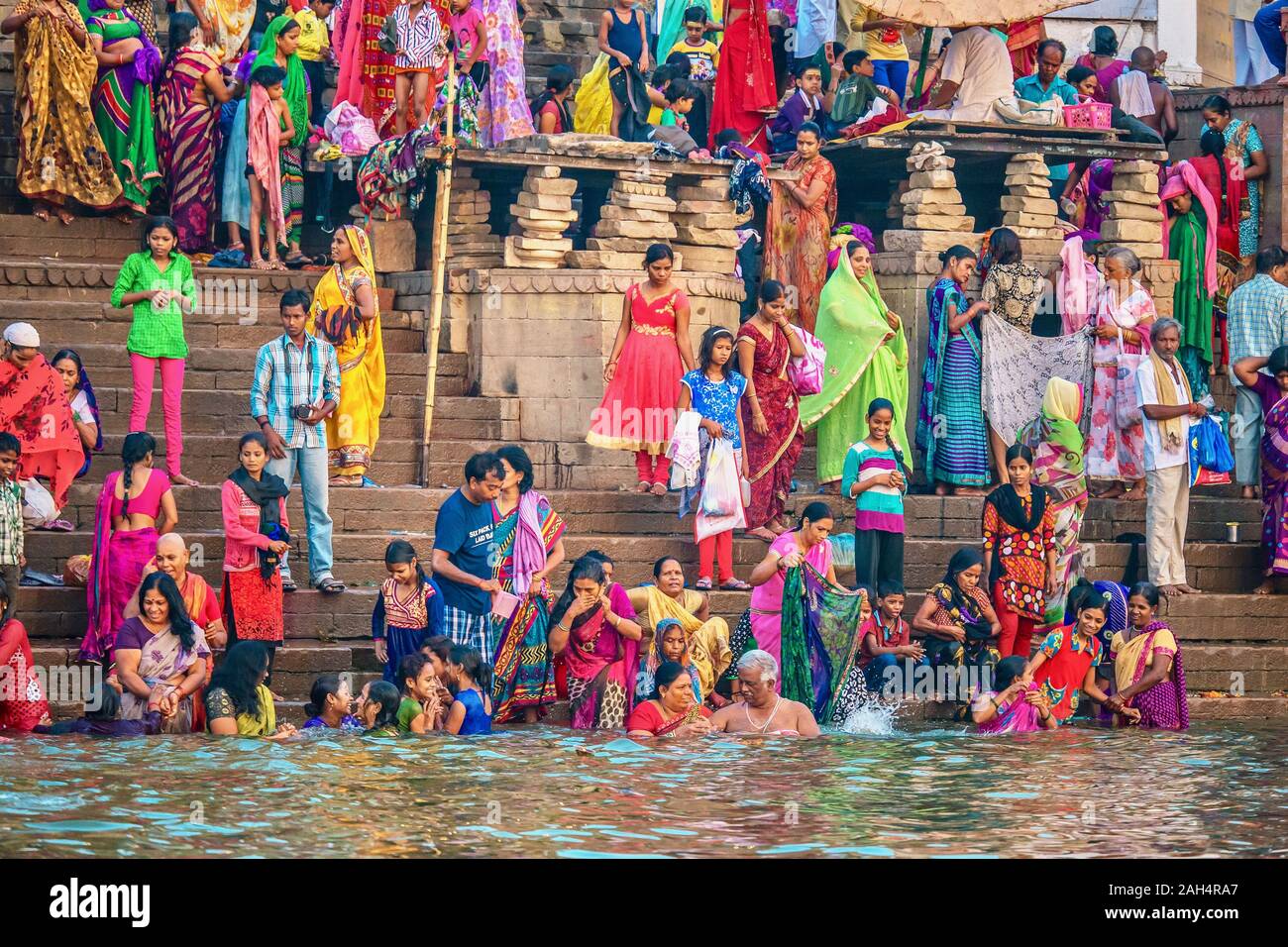 Varanasi Ghats Swimming Banque De Photographies Et D images Haute varanasi-ghats-swimming-banque-de-photographies-et-d-images-haute