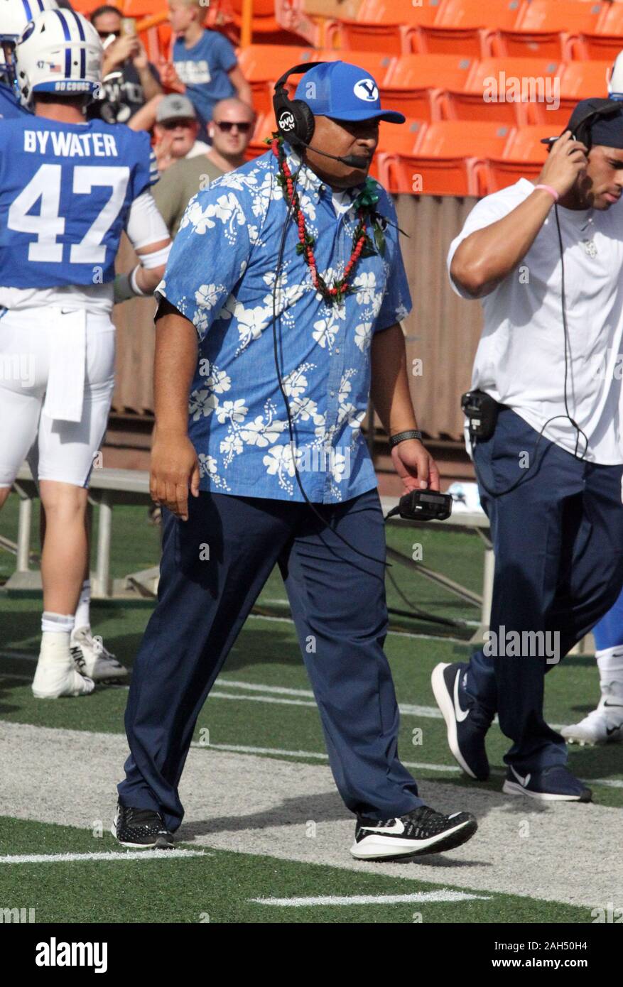 Honolulu, Hawaii, USA. Le 24 décembre, 2019. 24 décembre 2019 - L'entraîneur-chef des Cougars Brigham Young Kalani Sitake lors d'un match à la SoFi Hawaii Bowl entre les Cougars de Brigham Young et de l'Indiana Rainbow Warriors au shérif Stan Center à Honolulu, HI - Michael Sullivan/CSM. Credit : Cal Sport Media/Alamy Live News Banque D'Images