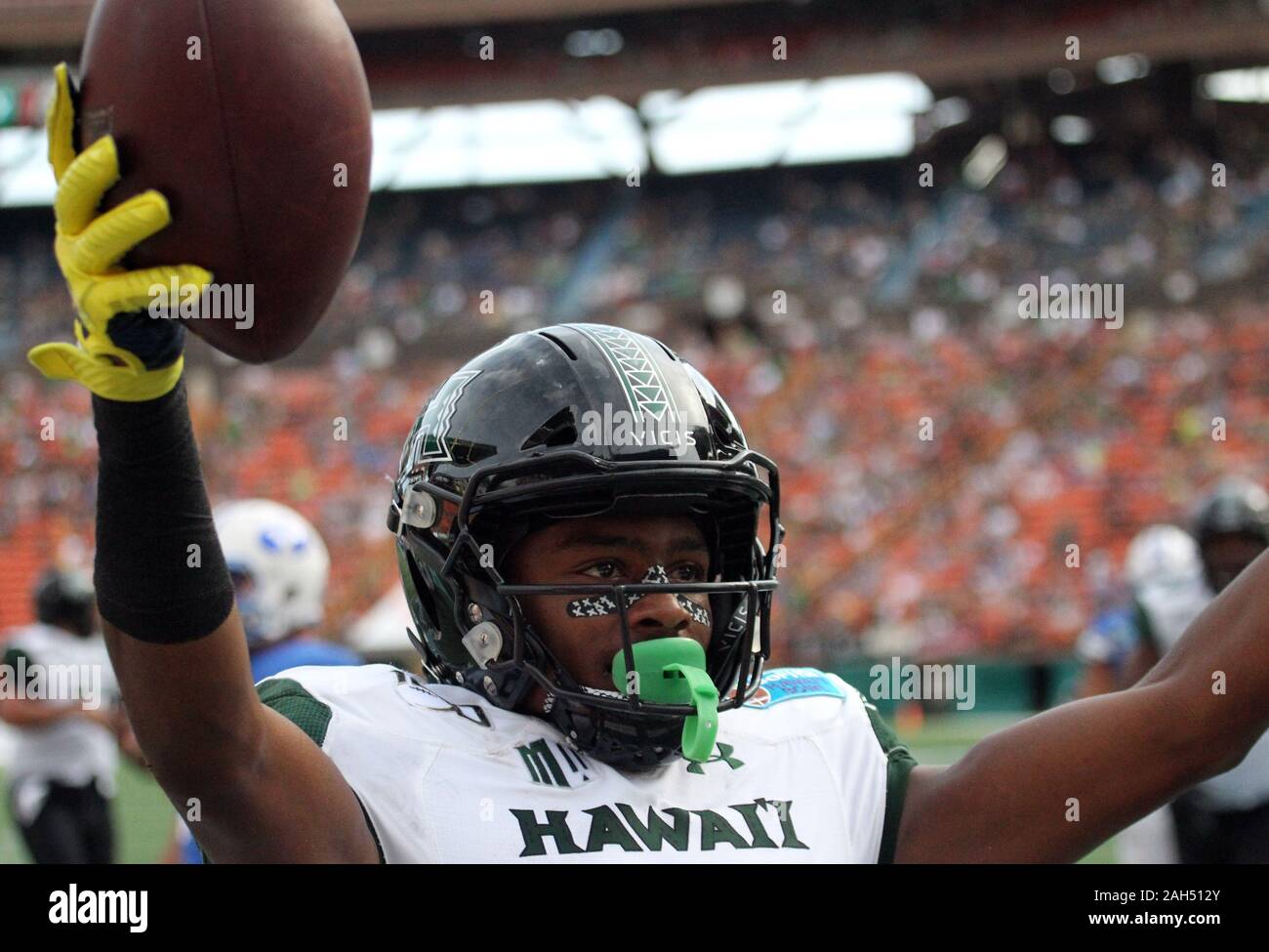 Honolulu, Hawaii, USA. Le 24 décembre, 2019. 24 décembre 2019 - Hawaii Rainbow Warriors wide receiver Jared Smart (23) marque un touchdown pour ouvrir le score lors d'un match à la SoFi Hawaii Bowl entre les Cougars de Brigham Young et de l'Indiana Rainbow Warriors au shérif Stan Center à Honolulu, HI - Michael Sullivan/CSM. Credit : Cal Sport Media/Alamy Live News Banque D'Images
