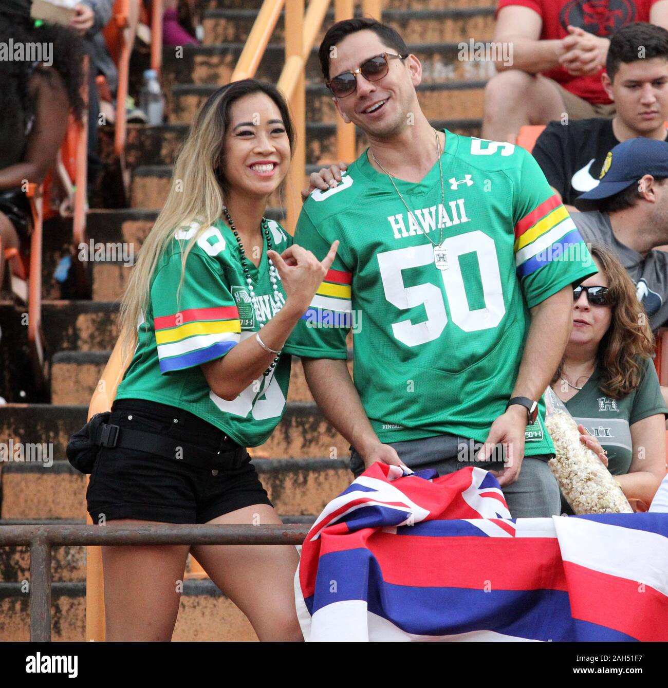 Honolulu, Hawaii, USA. Le 24 décembre, 2019. 24 décembre 2019 - souper Hawaii fans lors d'un match à la SoFi Hawaii Bowl entre les Cougars de Brigham Young et de l'Indiana Rainbow Warriors au shérif Stan Center à Honolulu, HI - Michael Sullivan/CSM. Credit : Cal Sport Media/Alamy Live News Banque D'Images
