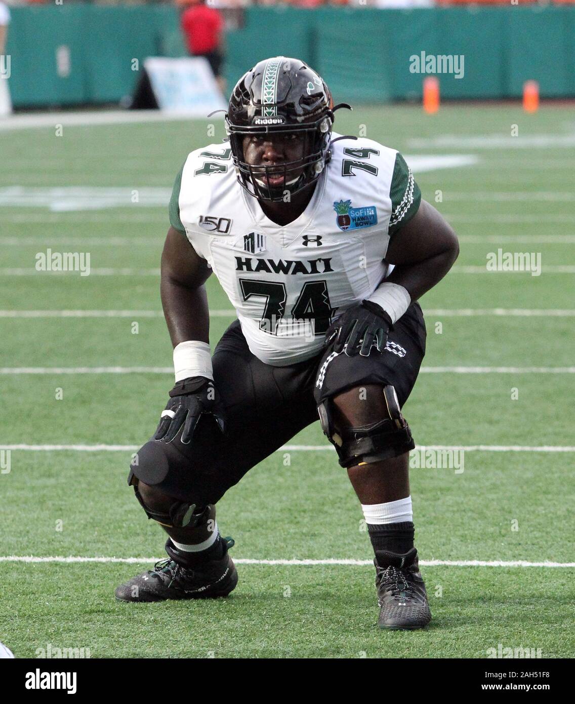 Honolulu, Hawaii, USA. Le 24 décembre, 2019. 24 décembre 2019 - Hawaii Rainbow Warriors offensive ligne Gene Pryor (74) au cours d'une partie à la SoFi Hawaii Bowl entre les Cougars de Brigham Young et de l'Indiana Rainbow Warriors au shérif Stan Center à Honolulu, HI - Michael Sullivan/CSM. Credit : Cal Sport Media/Alamy Live News Banque D'Images